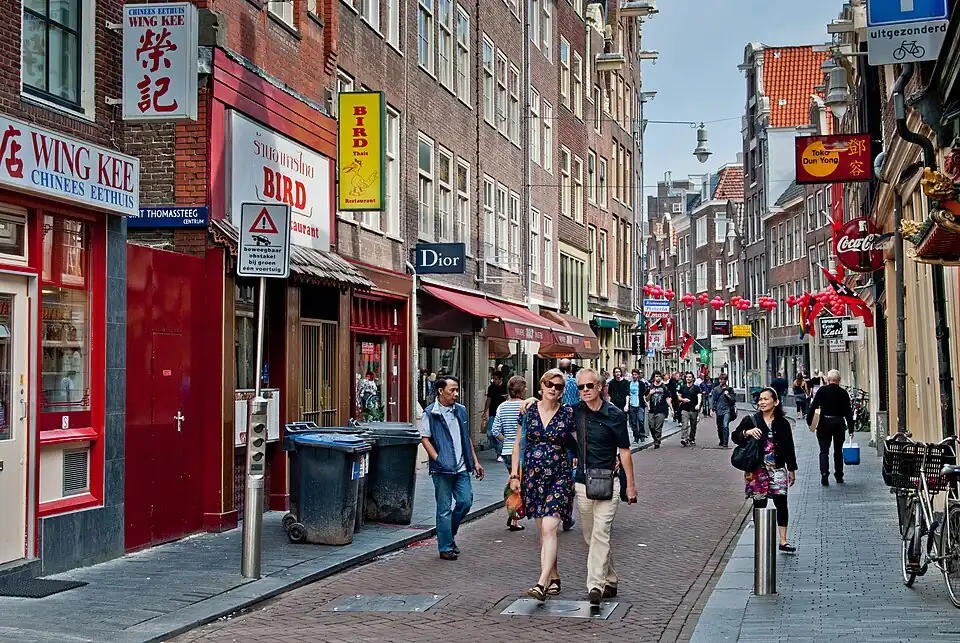 Zeedijk street in Amsterdam Chinatown near Vietnamese restaurants and bánh mì stops