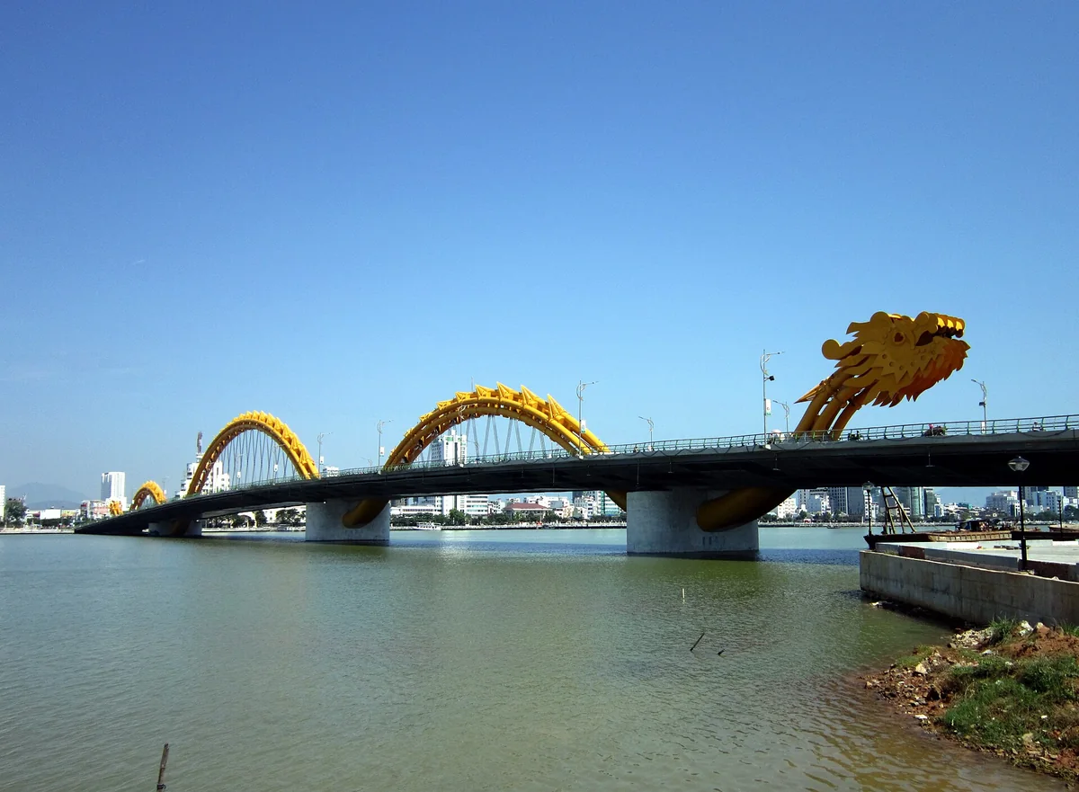 Dragon Bridge over the Hàn River in Da Nang